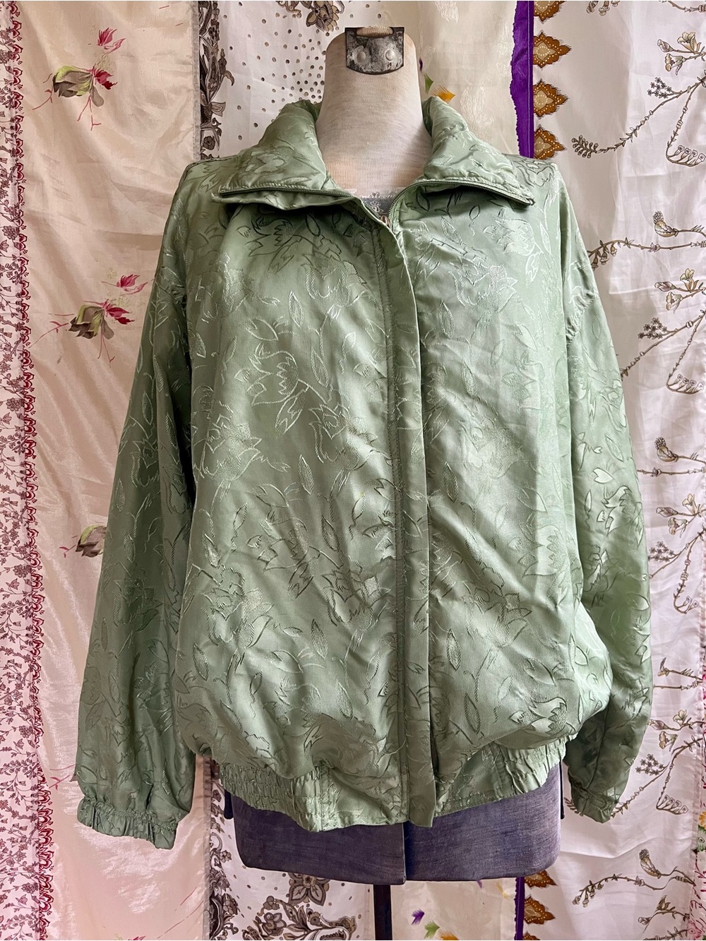 Vintage 90s Women’s Green Bomber Jacker Floral Silky